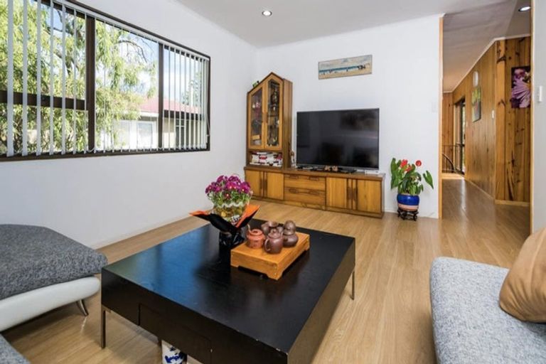 Photo of property in 20 Linwood Avenue, Forrest Hill, Auckland, 0620