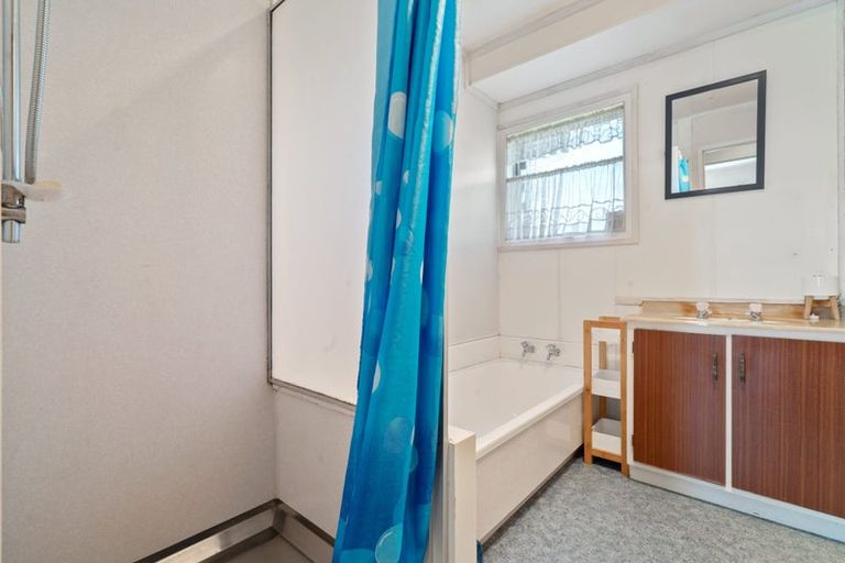 Photo of property in 44 Burundi Avenue, Clendon Park, Auckland, 2103