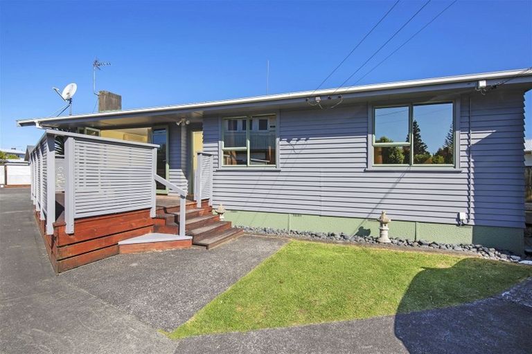 Photo of property in 85 Gloria Avenue, Te Atatu Peninsula, Auckland, 0610