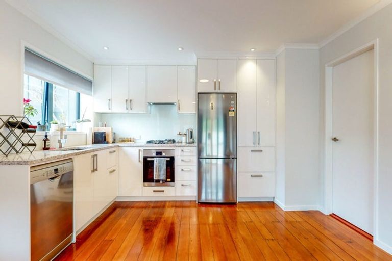 Photo of property in 11 Jacobsen Lane, Ngaio, Wellington, 6035