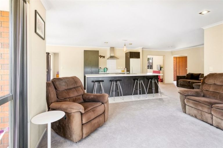 Photo of property in 70 South Kensington Way, Henderson, Auckland, 0612