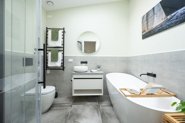 Photo of property in 5 Titiwai Place, Birkenhead, Auckland, 0626