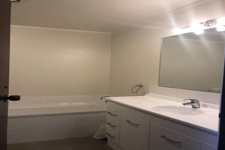 Photo of property in 2/35 Swanson Road, Henderson, Auckland, 0610