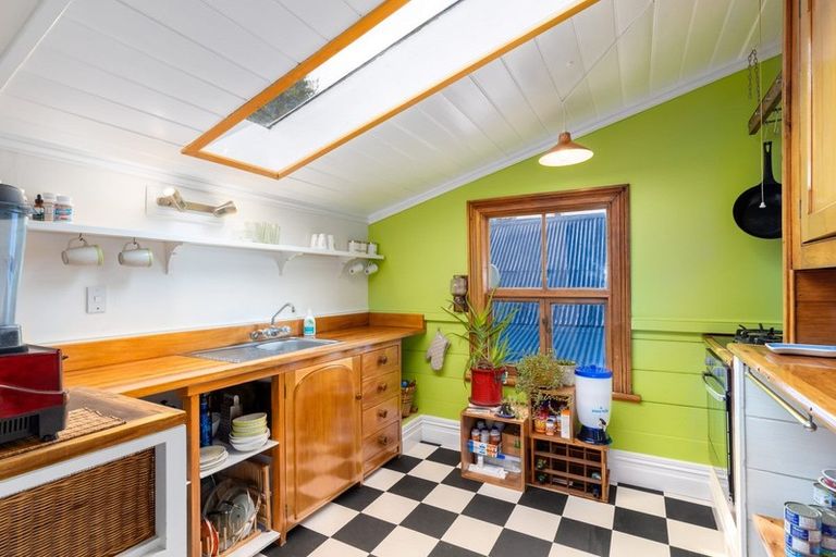 Photo of property in 38 Voelas Road, Lyttelton, 8082