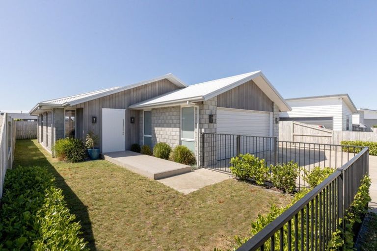 Photo of property in 19 Saddlers Way, Papamoa, 3118