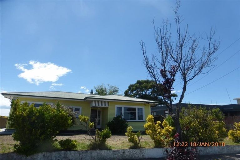 Photo of property in 17 Shortland Street, Wainoni, Christchurch, 8061