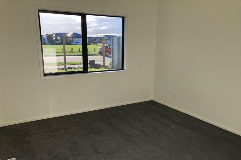 Photo of property in 1 Robalan Close, Halswell, Christchurch, 8025