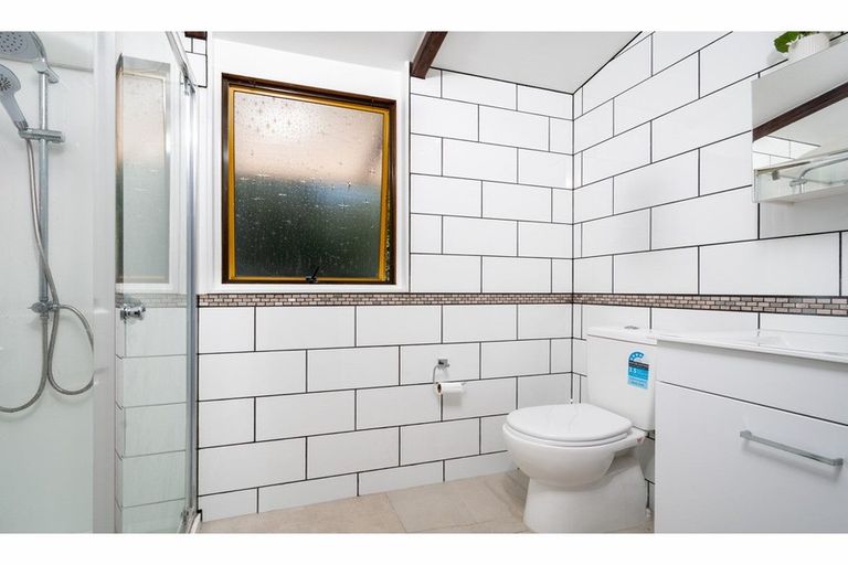 Photo of property in 60 Glenbervie Crescent, Massey, Auckland, 0614