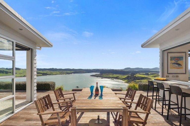 Photo of property in 21 Pa Road, Kaiwaka, 0573