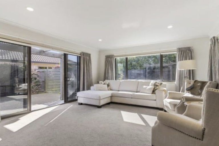 Photo of property in 14 Putaka Place, Papamoa Beach, Papamoa, 3118