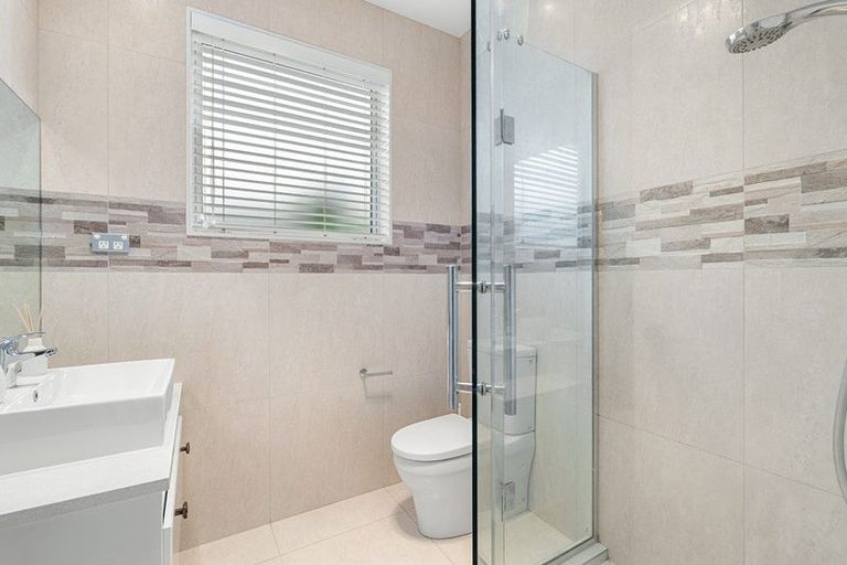 Photo of property in 18 Kahika Grove, Huapai, Kumeu, 0810