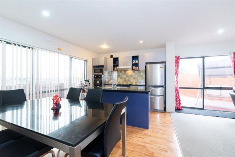 Photo of property in 17 Rakich Place, Henderson, Auckland, 0612