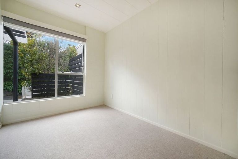 Photo of property in 12/18 Parr Terrace, Castor Bay, Auckland, 0620