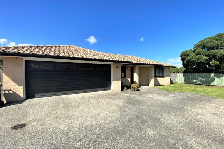 Photo of property in 24 Caltra Place, East Tamaki, Auckland, 2016
