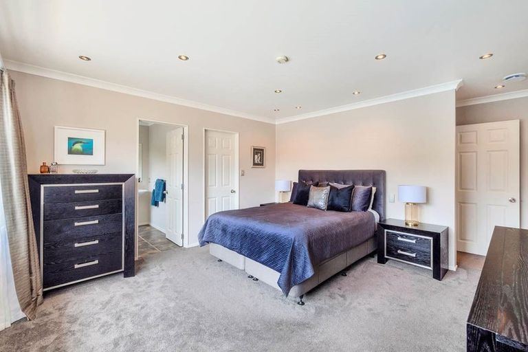 Photo of property in 51 Sapperton Drive, Henderson, Auckland, 0612