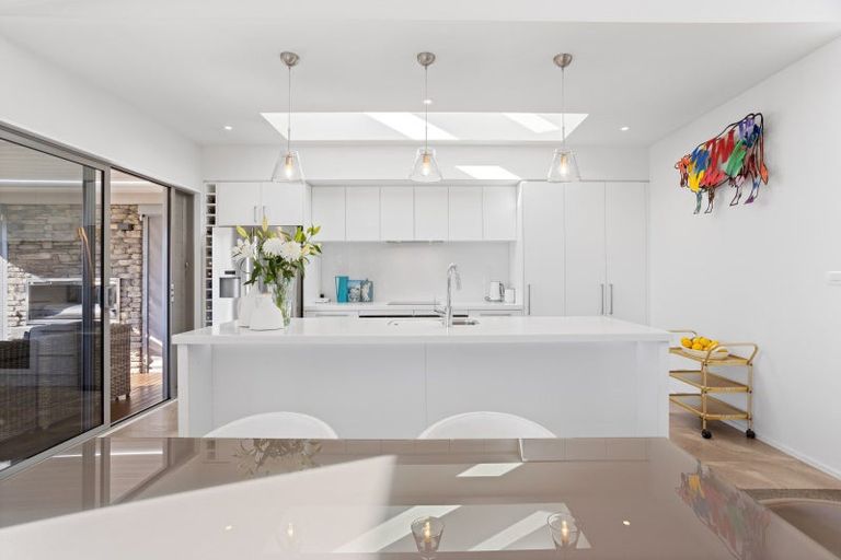 Photo of property in 16 Harbour View Heights, Picton, 7220