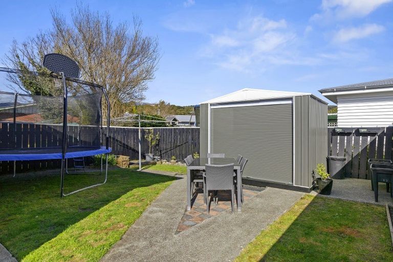 Photo of property in 2/50 Kowhai Avenue, Ebdentown, Upper Hutt, 5018