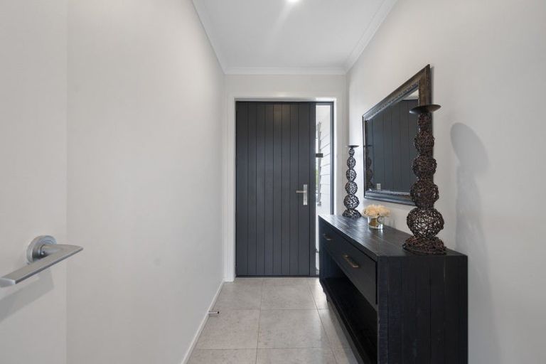 Photo of property in 21 Sardinia Grove, Fitzherbert, Palmerston North, 4410