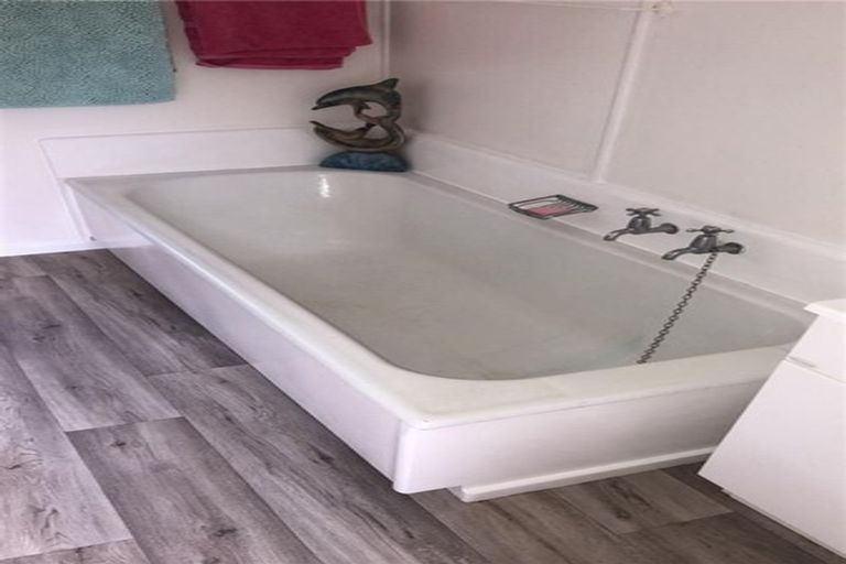 Photo of property in 8 Omokoroa Road, Omokoroa, 3114