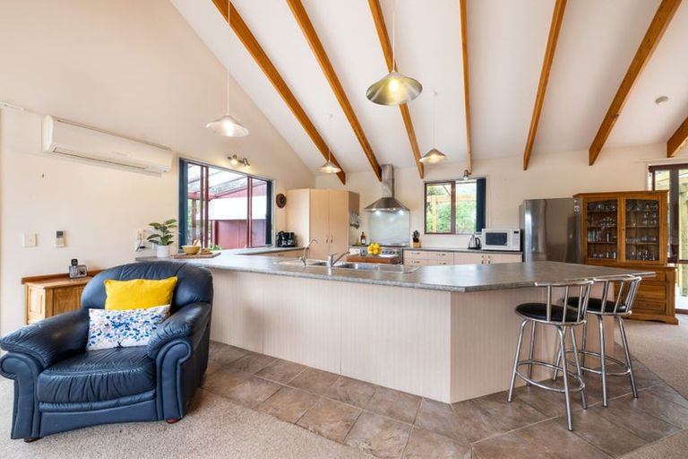 Photo of property in 20 Glentui Place, Waikawa, Picton, 7220