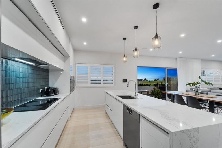 Photo of property in 17 Winscombe Street, Belmont, Auckland, 0622