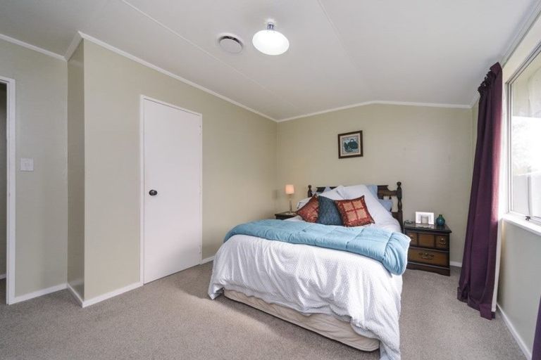 Photo of property in 35 Peter Hall Drive, Kelvin Grove, Palmerston North, 4414