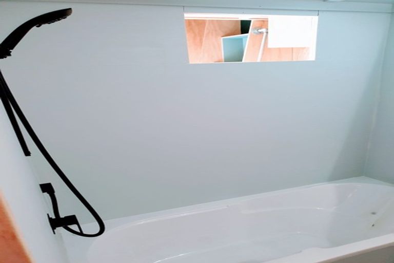 Photo of property in 61 Wade River Road, Stanmore Bay, Whangaparaoa, 0932