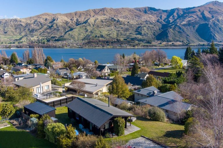 Photo of property in 64 Beacon Point Road, Wanaka, 9305