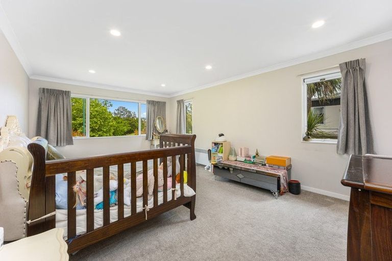 Photo of property in 1b Harrowglen Drive, Northcross, Auckland, 0632