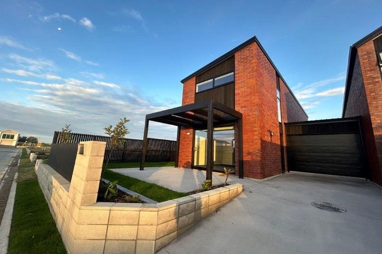 Photo of property in 24 Atutahi Lane, Papamoa, 3118