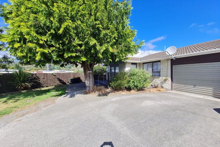 Photo of property in 2/44 Laing Crescent, Heathcote Valley, Christchurch, 8022