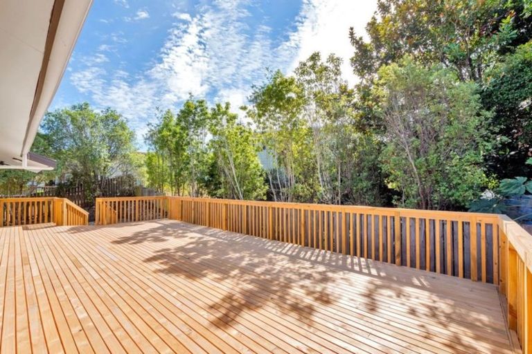 Photo of property in 10a Halberg Street, Glenfield, Auckland, 0629