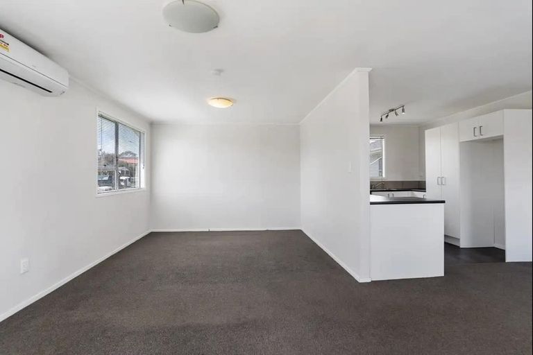 Photo of property in 34 Moncrieff Avenue, Clendon Park, Auckland, 2103