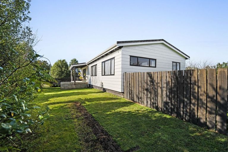 Photo of property in 3 Raunui Crescent, Inglewood, 4330