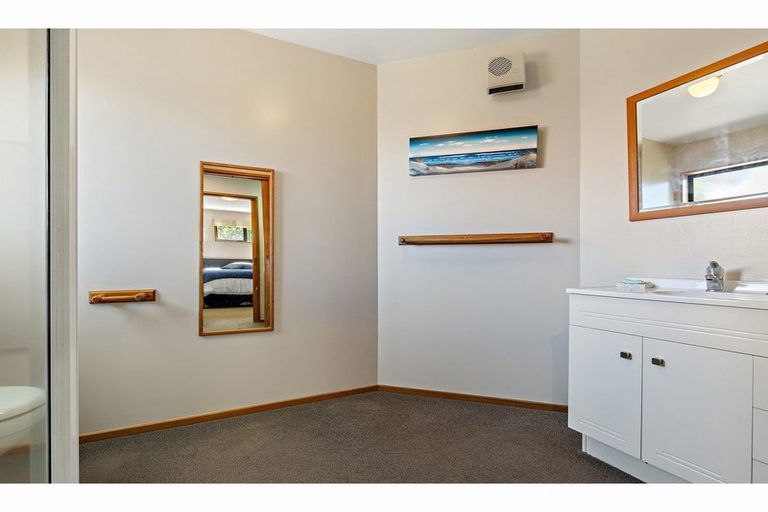 Photo of property in 37 Broadhaven Avenue, Parklands, Christchurch, 8083