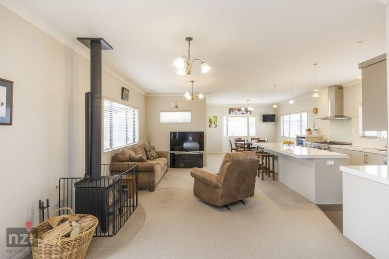 Photo of property in 6 Stonebridge Heights, Feilding, 4702