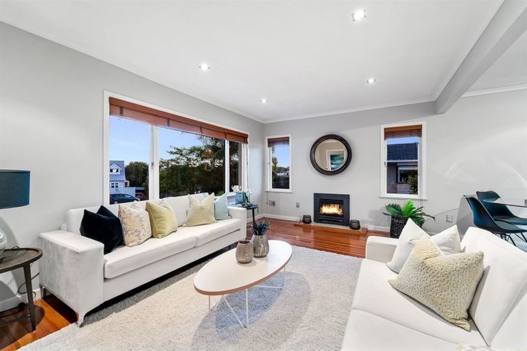 Photo of property in 1/16 Tobruk Crescent, Milford, Auckland, 0620