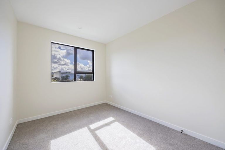 Photo of property in 124 Vintry Drive, Kumeu, 0810