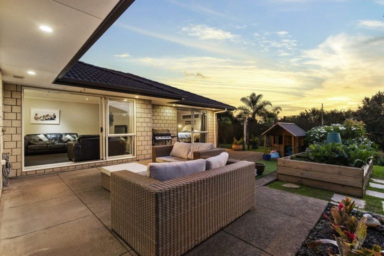 Photo of property in 27 Pounamu Avenue, Greenhithe, Auckland, 0632