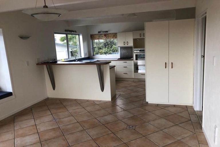 Photo of property in 3 Moera Place, Stanmore Bay, Whangaparaoa, 0932