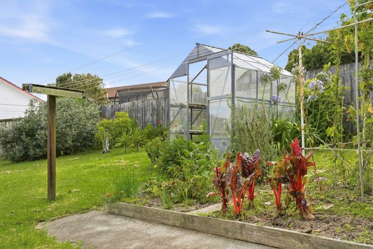 Photo of property in 50 Gatman Street, Birkdale, Auckland, 0626