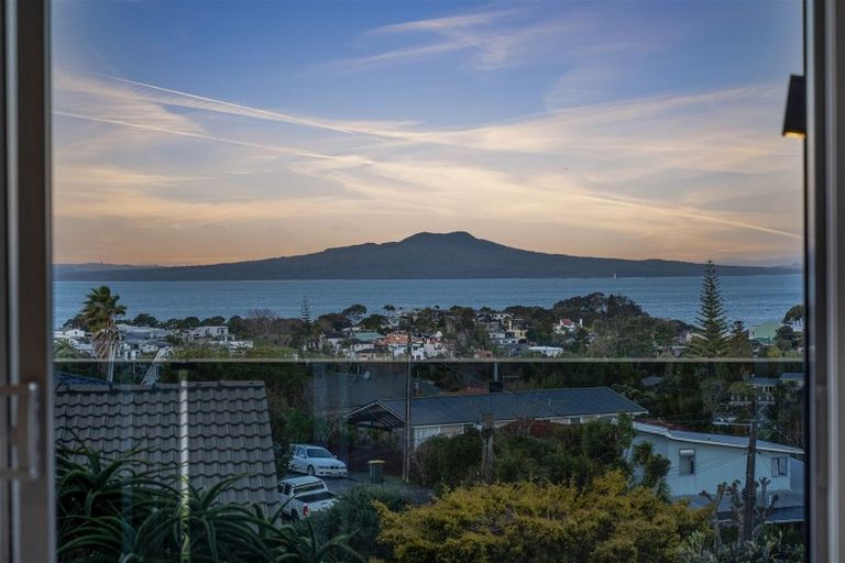 Photo of property in 29a Peter Terrace, Castor Bay, Auckland, 0620