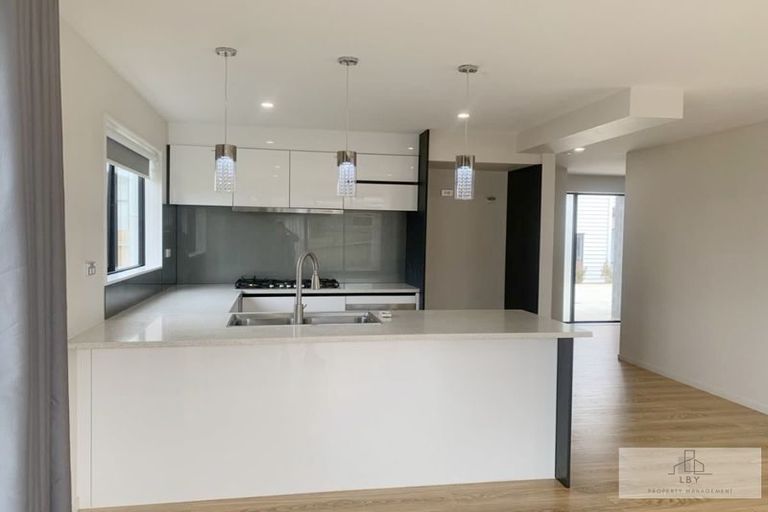 Photo of property in 98 Cardiff Road, Pakuranga, Auckland, 2010