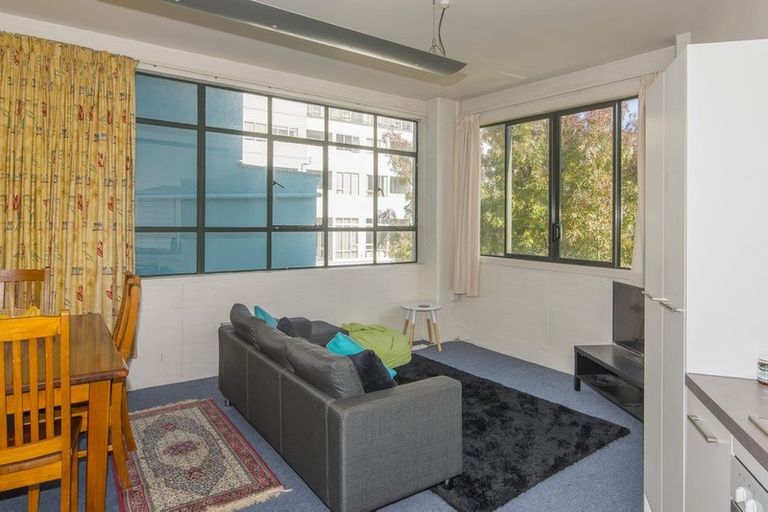 Photo of property in Endeavour Apartments, 20/125 Thorndon Quay, Pipitea, Wellington, 6011