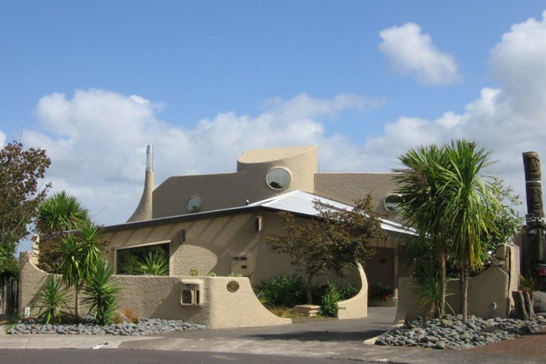 Photo of property in 105 Aeroview Drive, Beach Haven, Auckland, 0626