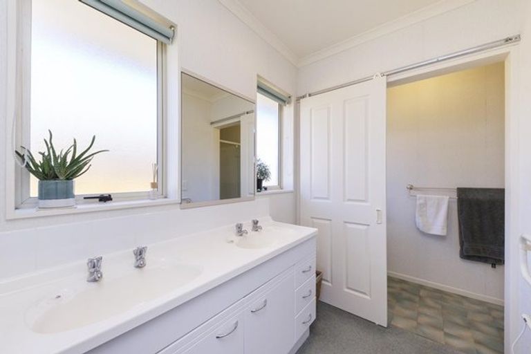 Photo of property in 51 Royal Oak Drive, Kelvin Grove, Palmerston North, 4414