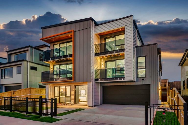 Photo of property in 6 Mill Hill Close, Flat Bush, 2019