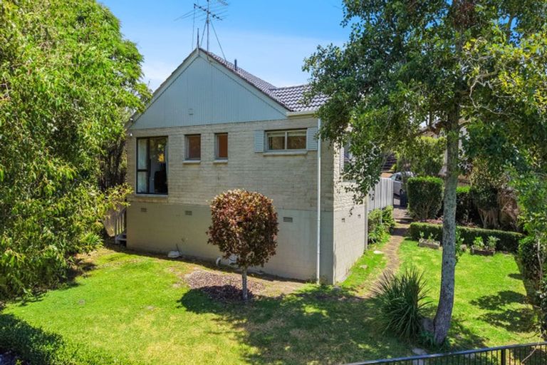 Photo of property in 2/30 Curacao Place, Half Moon Bay, Auckland, 2012