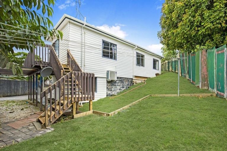 Photo of property in 1/6 Eulogy Place, Randwick Park, Auckland, 2105