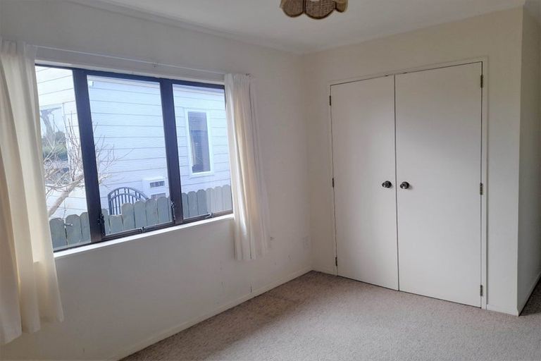 Photo of property in 1/29 De Quincey Terrace, Highland Park, Auckland, 2010